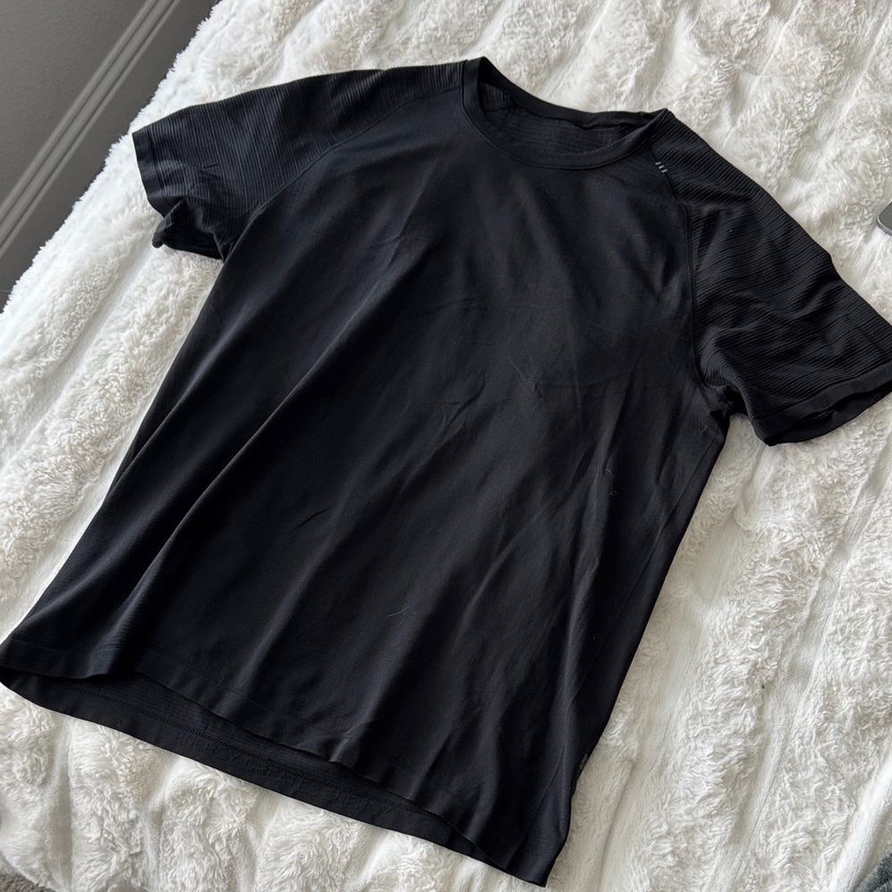Lululemon Metal Vent Black (glow edition, horizontal glowing lines in light)